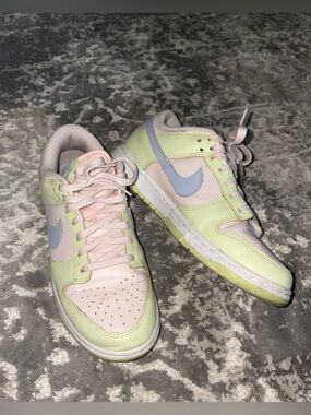 Nike Low-Top Sneakers in Pastel Pink, Pale Yellow-Green & Lavender